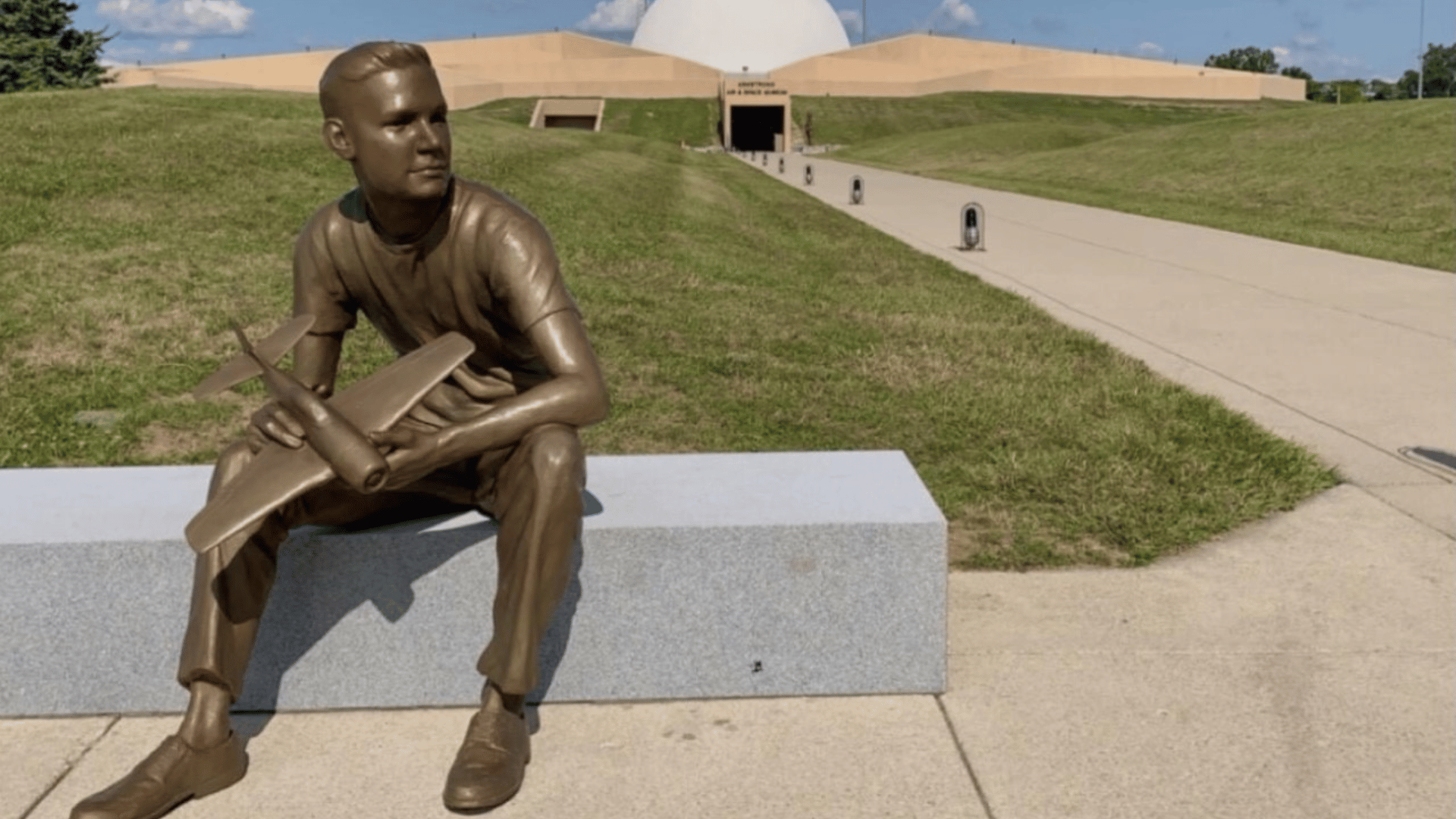 about armstrong air space museum