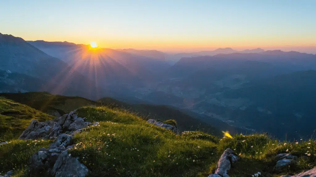 sun rises in the east