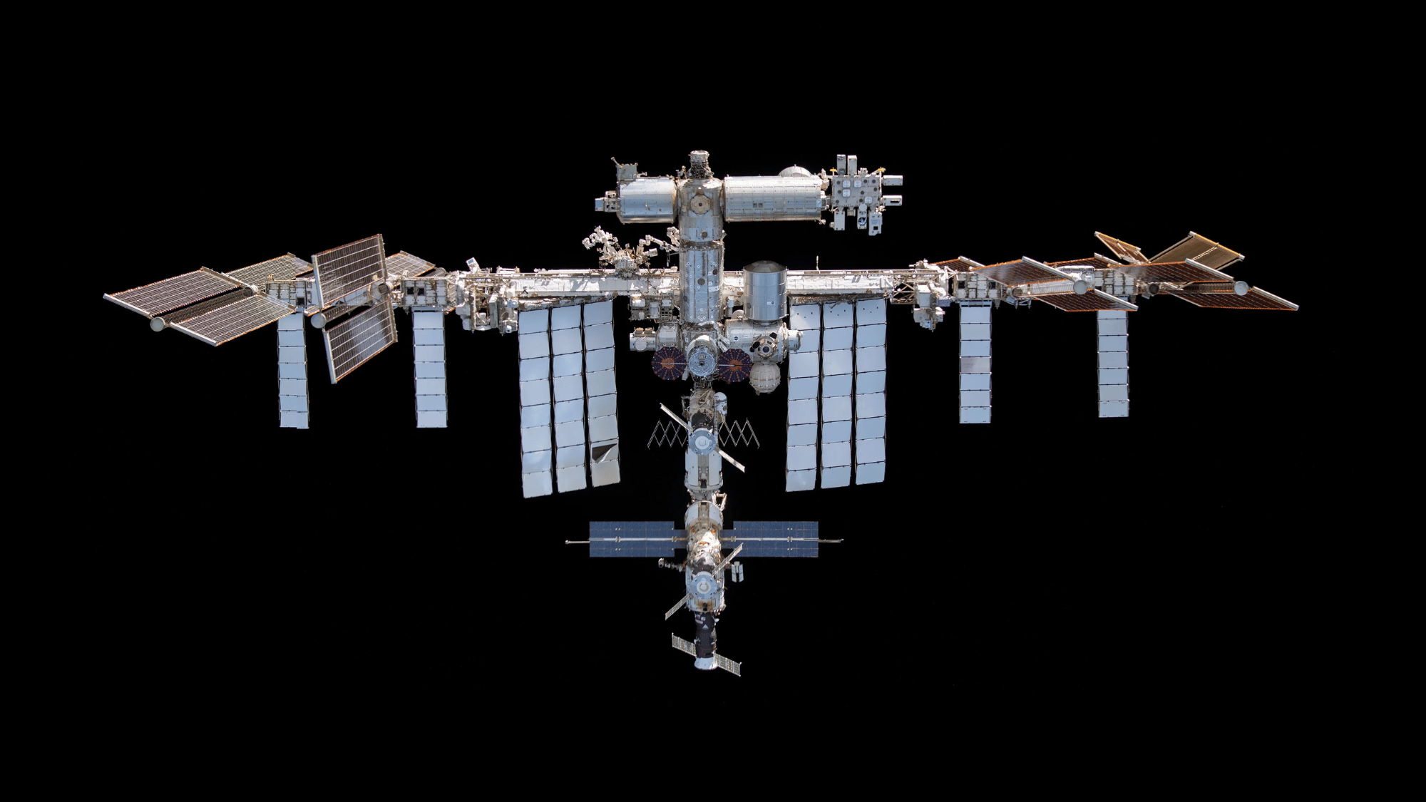 the international space station travels at 17500 mph