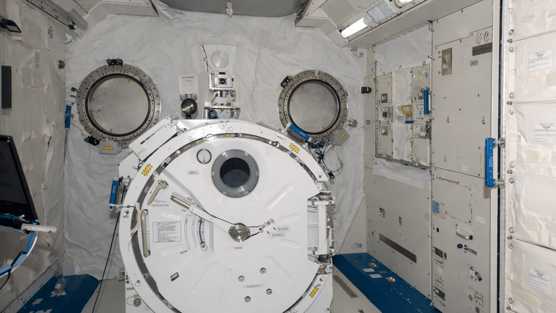 bedroom international space station inside