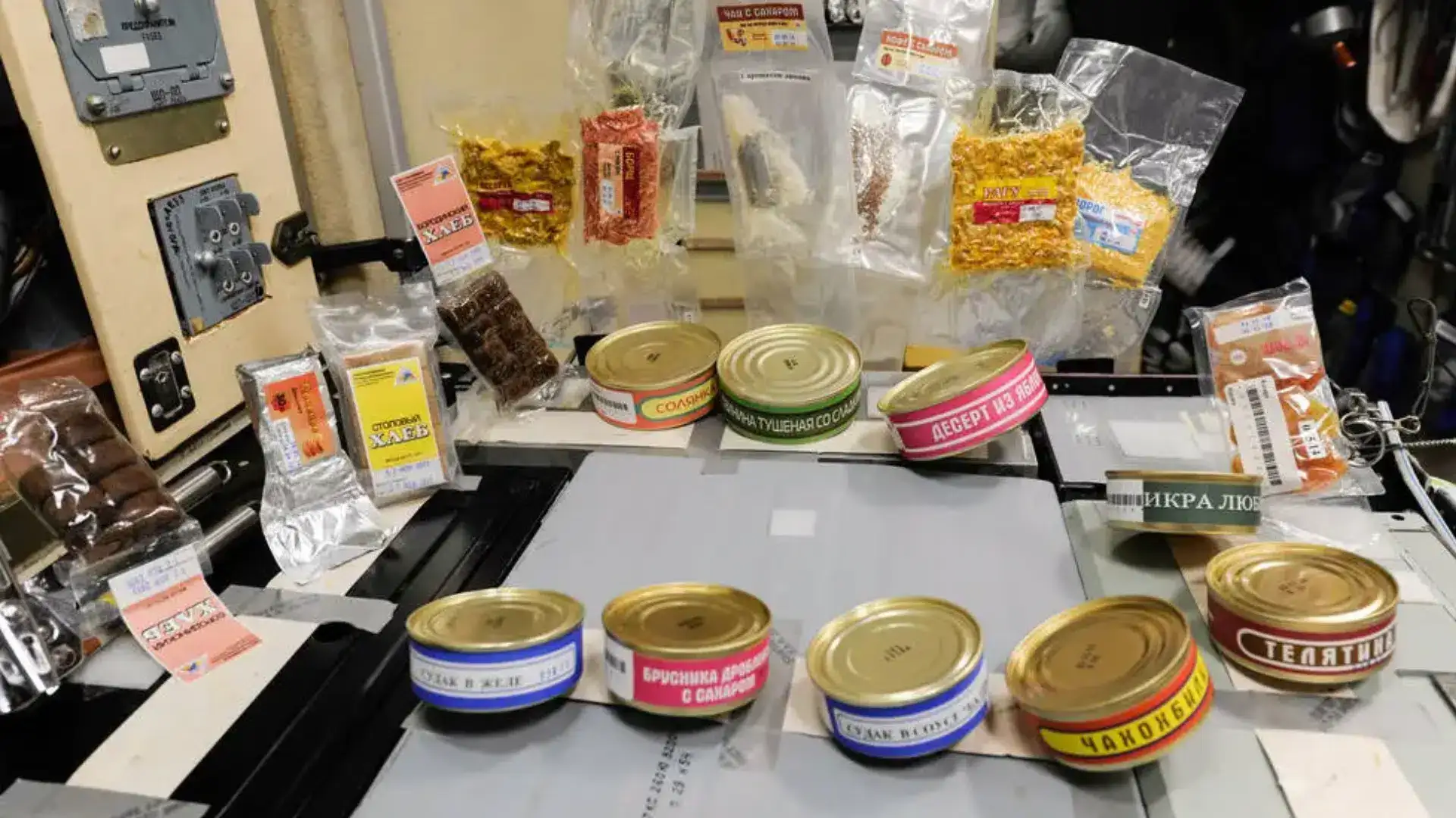 food and mealtime on the space station