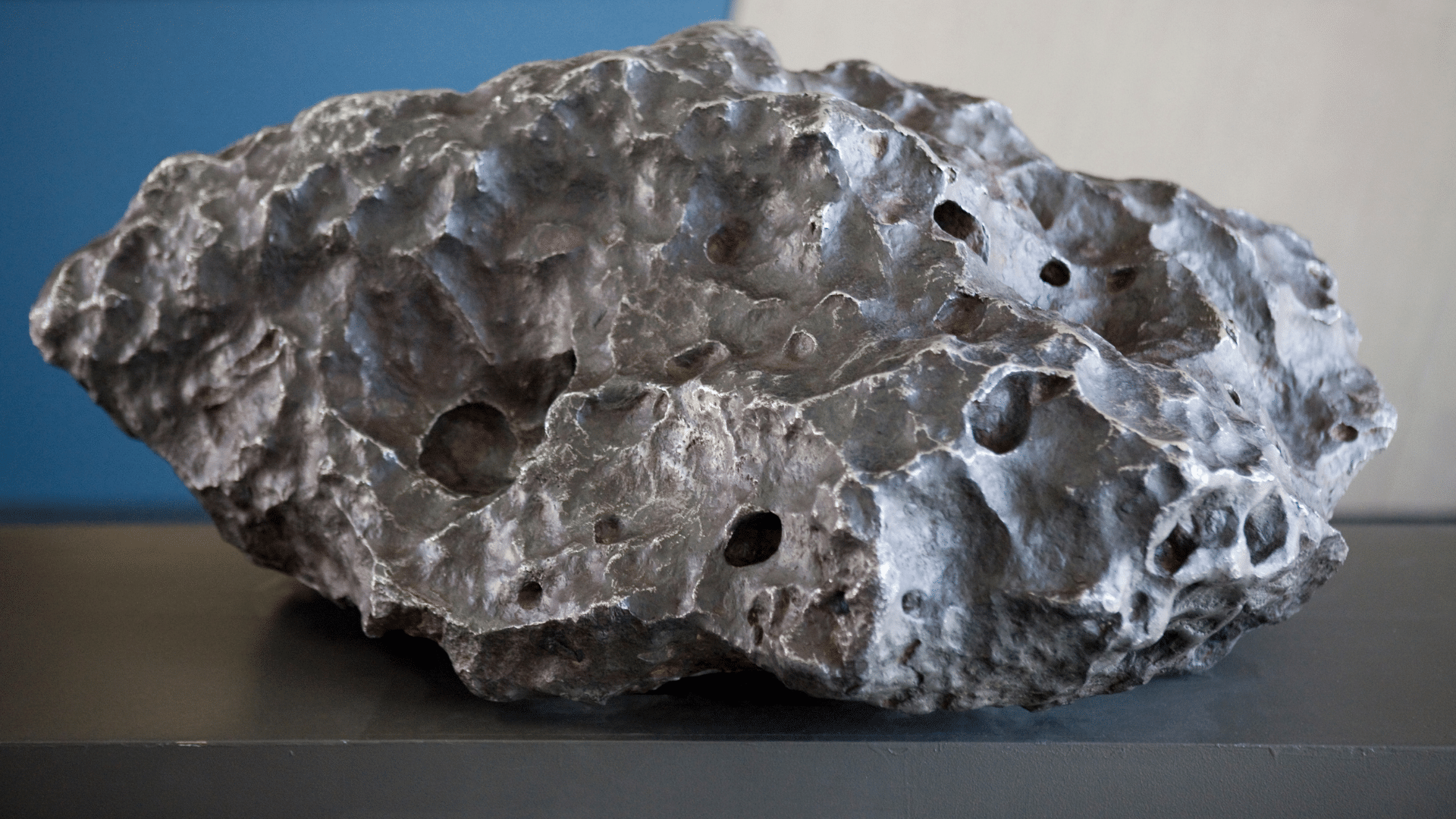 how to tell if a rock is a meteorite