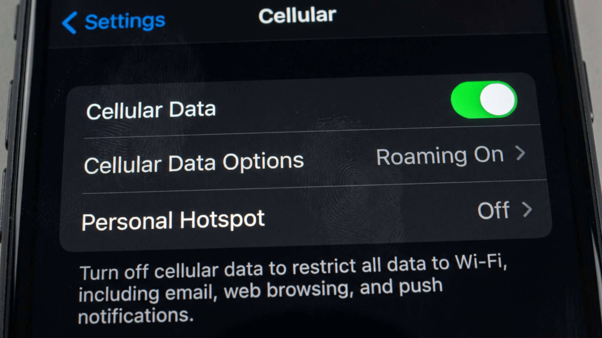 iPhone cellular settings screen showing options used to troubleshoot mobile data problems.