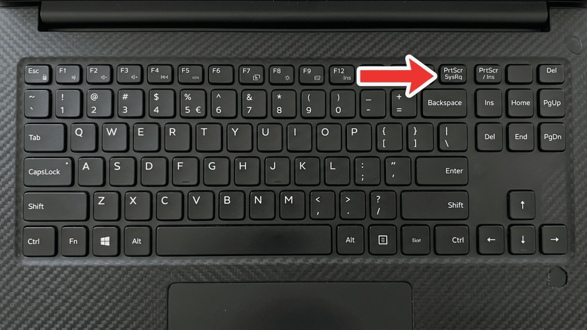 Laptop keyboard with a red arrow pointing to the PrtScr SysRq key